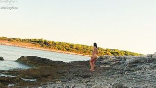 GentlyPerv CUMS ON MissSexyRoom at a beach. A beautiful real TROIA ITALIANA at work - 8 image