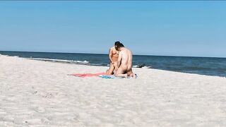 Sharing my girl with a stranger on the public beach. Threesome WetKelly. - 10 image