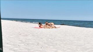 Sharing my girl with a stranger on the public beach. Threesome WetKelly. - 5 image