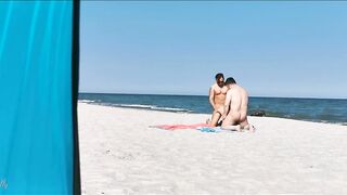 Sharing my girl with a stranger on the public beach. Threesome WetKelly. - 9 image