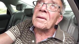 Culona Follada por abuelo en la autopista - 14 image