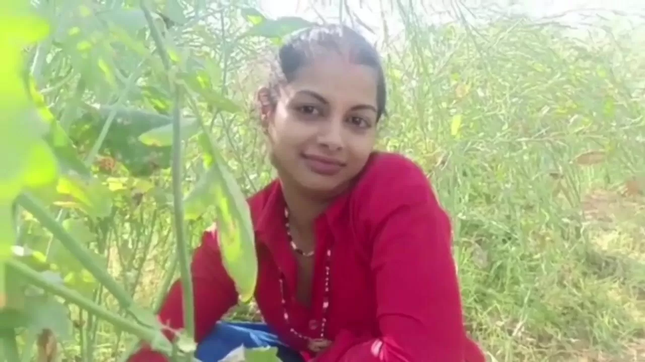 Cheating the sister-in-law working on the farm by luring money In hindi voice watch online photo picture