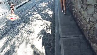 The rich Andy Hot showing her ass in the street - 11 image