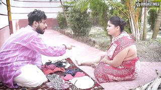 Desi Bra and Panty Salesman Bade Bade Dudhwali Gao ki Chhori Ko Bra ke badale Chod Diya Maje Lekar ( Hindi Audio ) - 4 image