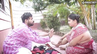 Desi Bra and Panty Salesman Bade Bade Dudhwali Gao ki Chhori Ko Bra ke badale Chod Diya Maje Lekar ( Hindi Audio ) - 5 image
