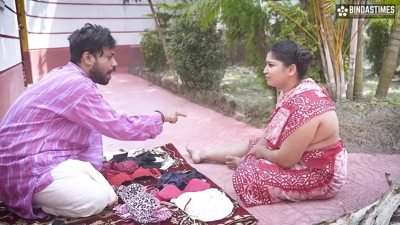 Bra And Underwear Salesman Sex Xxx Videos - Desi Bra and Panty Salesman Bade Bade Dudhwali Gao ki Chhori Ko Bra ke  badale Chod Diya Maje Lekar ( Hindi Audio ) watch online