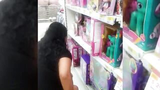 Real amateur latina hotwife flashing and exhibiting her big ass in public while shopping at the mall. DeisyYeraldine - 4 image