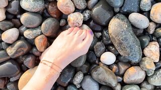 Foot fetish at the beach (with ASMR) - small feet and long toes of Mistress Lara - 4 image