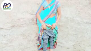 Indian Desi roboplx bhabhi ne saree show karke dikhai palambar vale ke chut ghar chudai Gand - 4 image