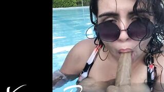 Natural busty sucking in the pool - 3 image