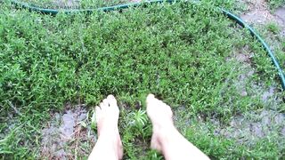 Bare feet in the rain - 10 image