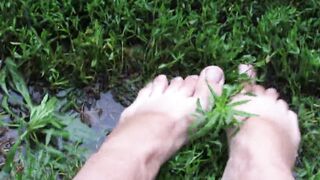 Bare feet in the rain - 2 image