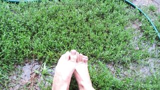 Bare feet in the rain - 9 image