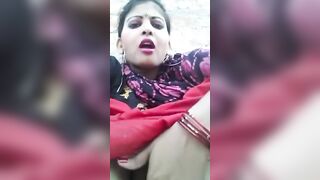 Desi indian bhabhi rub her pussy - 7 image