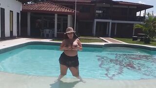 Look at My Sexy Body in the Pool - 13 image