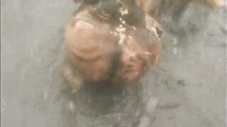 Fat woman fucked outdoors in the mud - 4 image