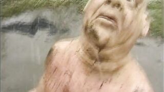 Fat woman fucked outdoors in the mud - 5 image