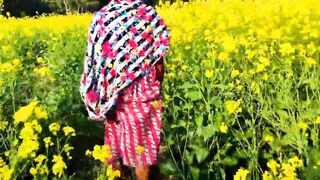 Bhabi did pissab in mustard cultivation !! Bangla boudi sorser khete pisab kore dilo re - 2 image