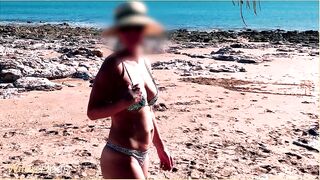 Wifey flashing her tits at the beach in a public exhibitionist dare. - 5 image