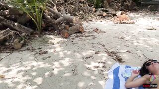 Pervert cummed on girls while they were sunbathing on a public beach - 11 image