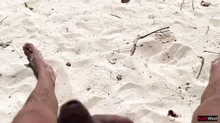 Pervert cummed on girls while they were sunbathing on a public beach - 6 image