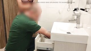 I blow the plumber who comes to help at the hotel - 9 image