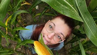 Blowjob and facial in a corn field - 1 image