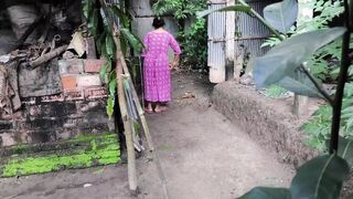 I see my aunty cleaning the yard, I hugged her and started fucking - 1 image