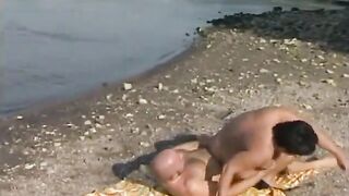 Mature fucking at sea - 11 image