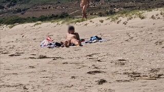 On the beach a stranger masturbates while looking at me - 1 image