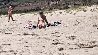 On the beach a stranger masturbates while looking at me - 10 image