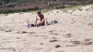 On the beach a stranger masturbates while looking at me - 12 image