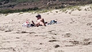 On the beach a stranger masturbates while looking at me - 3 image