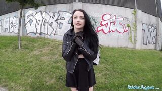 Public Agent Alessa Savage Gets Creampied Outdoors