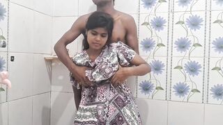 Desi bhabhi discount me padosan ki ne pati gaya bahar raat bhar chhod ban mayor bana - 4 image