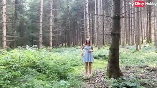 POV Nerdy Amateur LuckyLucy18 sucks cock outdoors in the forest - MyDirtyHobby - 2 image