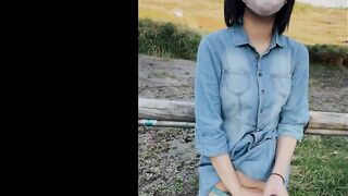 Showing hairy pubic hair to avoid detection by people at tourist attractions - 11 image