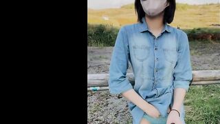 Showing hairy pubic hair to avoid detection by people at tourist attractions - 12 image