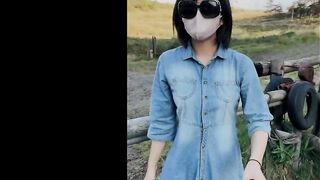 Showing hairy pubic hair to avoid detection by people at tourist attractions - 7 image