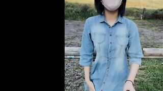 Showing hairy pubic hair to avoid detection by people at tourist attractions - 9 image