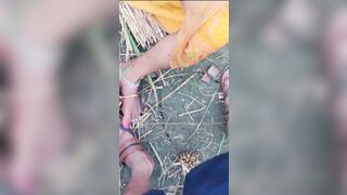 Dhan ki khet me chudai kiya desi bhabhi ko - 8 image