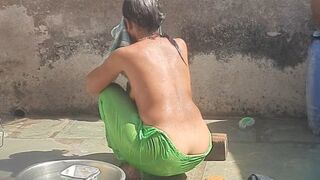 The stepbrother saw his older stepsister bathing in the open bathroom - 1 image