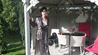 MacIntosh coat in the garden - 6 image