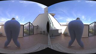 VR video Girl Pissing outdoor in jeans - 7 image