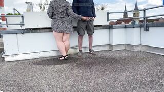 No matter how hard the plump mother-in-law tried, pissing splashed all over her legs - 9 image