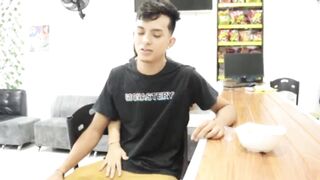 SEXY LATINA SERVES ME IN HER BUSINESS SHE EXCITES ME WITH HER LOOK I ASK HER FOR A KISS AND SHE GIVES HERSELF COMPLETELY I FUCK HER HARD UNTIL I CUM IN HER ASS - HOMEMADE PORN IN SPANISH