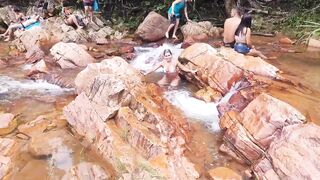 Outdoor adventure on the waterfall trail fucking and cumming inside the hottie's ass until cum overflows. Vagninho and Luna Oliveira - 2 image