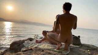 I asked a stranger to put me some sunscreen on a nudist beach - 6 image