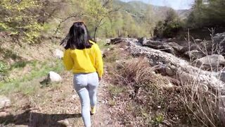 Tourists decided to give a blowjob in nature