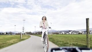 Miss Daisy Diamond on Wheels, bike vlog